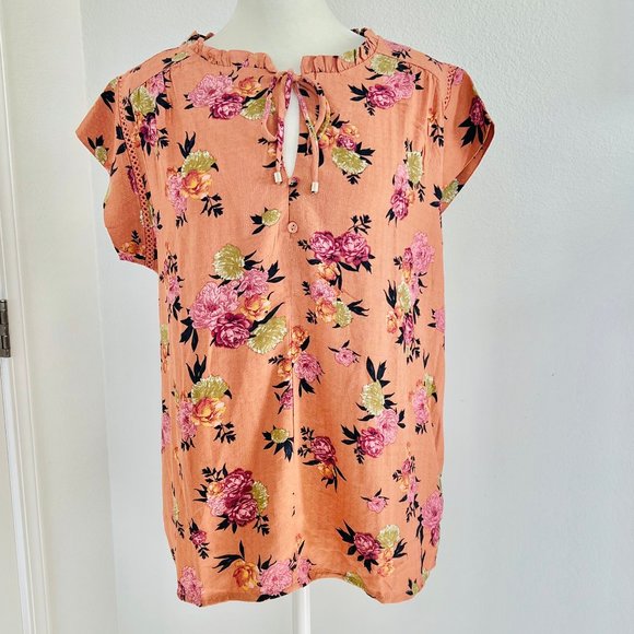 NWT Buffalo David Bitton Floral Print Flutter sleeve Tie Neck Jacquard Blouse - Picture 3 of 11